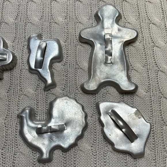 11 VTG cookie cutters. Tin. Holiday, everyday and playing cards. - Picture 2 of 8